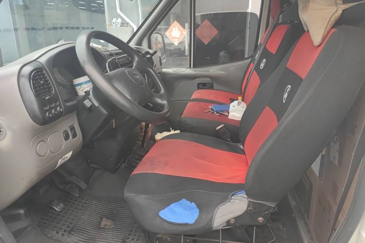 Used Ford Classic Transit 2013 2.8T Refurbished Diesel Ice-White Logistics Vehicle Long Wheelbase Mid-Roof Model JX493ZLQ4 Left Front Seat