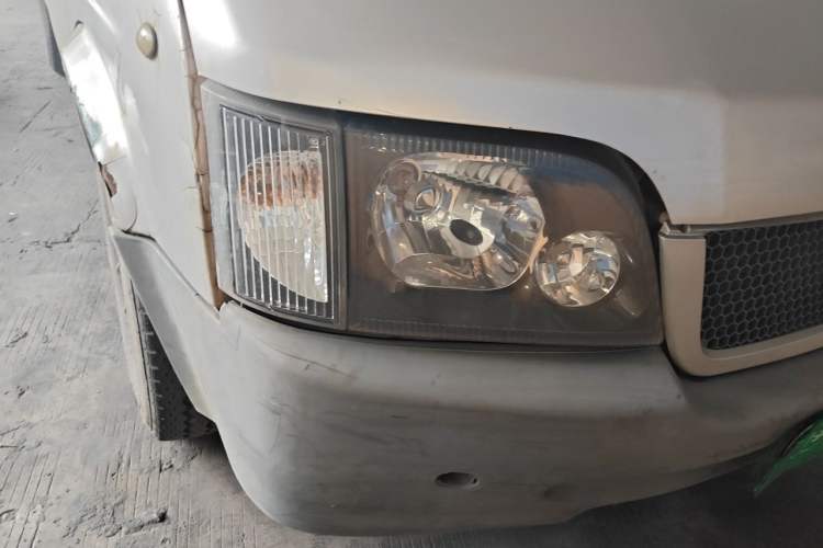 Used Ford Classic Transit 2013 2.8T Facelifted Diesel Van - Short Wheelbase Mid-Roof Model JX493ZLQ4 Right Front Headlight
