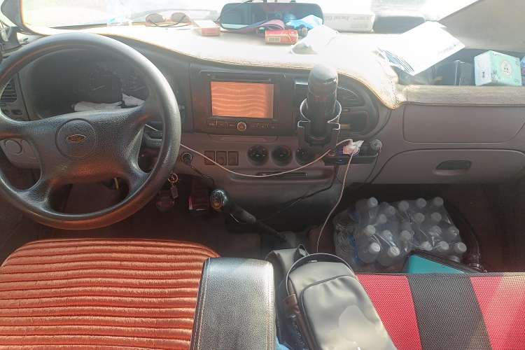 Used Ford Classic Transit 2013 2.8T Diesel Logistics Model with Short Wheelbase and Mid-Roof JX493ZLQ4 Center Console