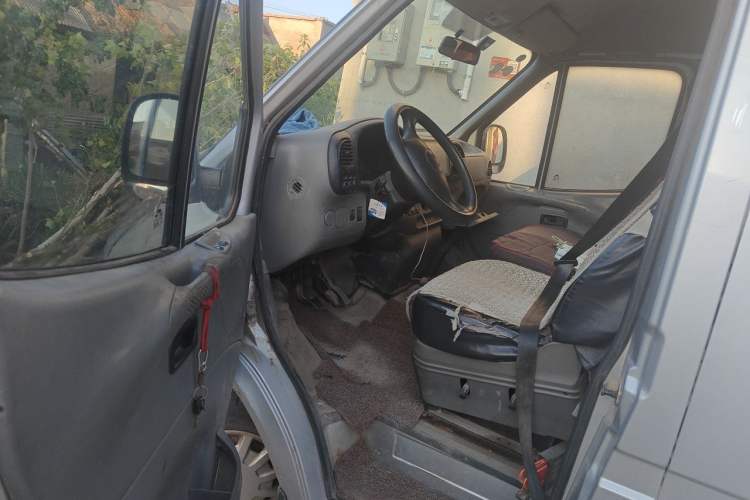Used Ford Classic Transit 2013 2.8T Diesel Logistics Model with Short Wheelbase and Mid-Roof JX493ZLQ4 Driver Seat