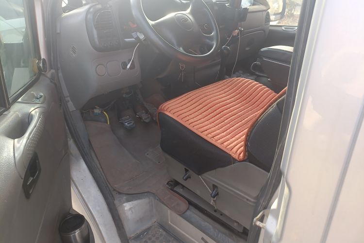 Used Ford Classic Transit 2013 2.8T Diesel Logistics Model with Short Wheelbase and Mid-Roof JX493ZLQ4 Driver Seat