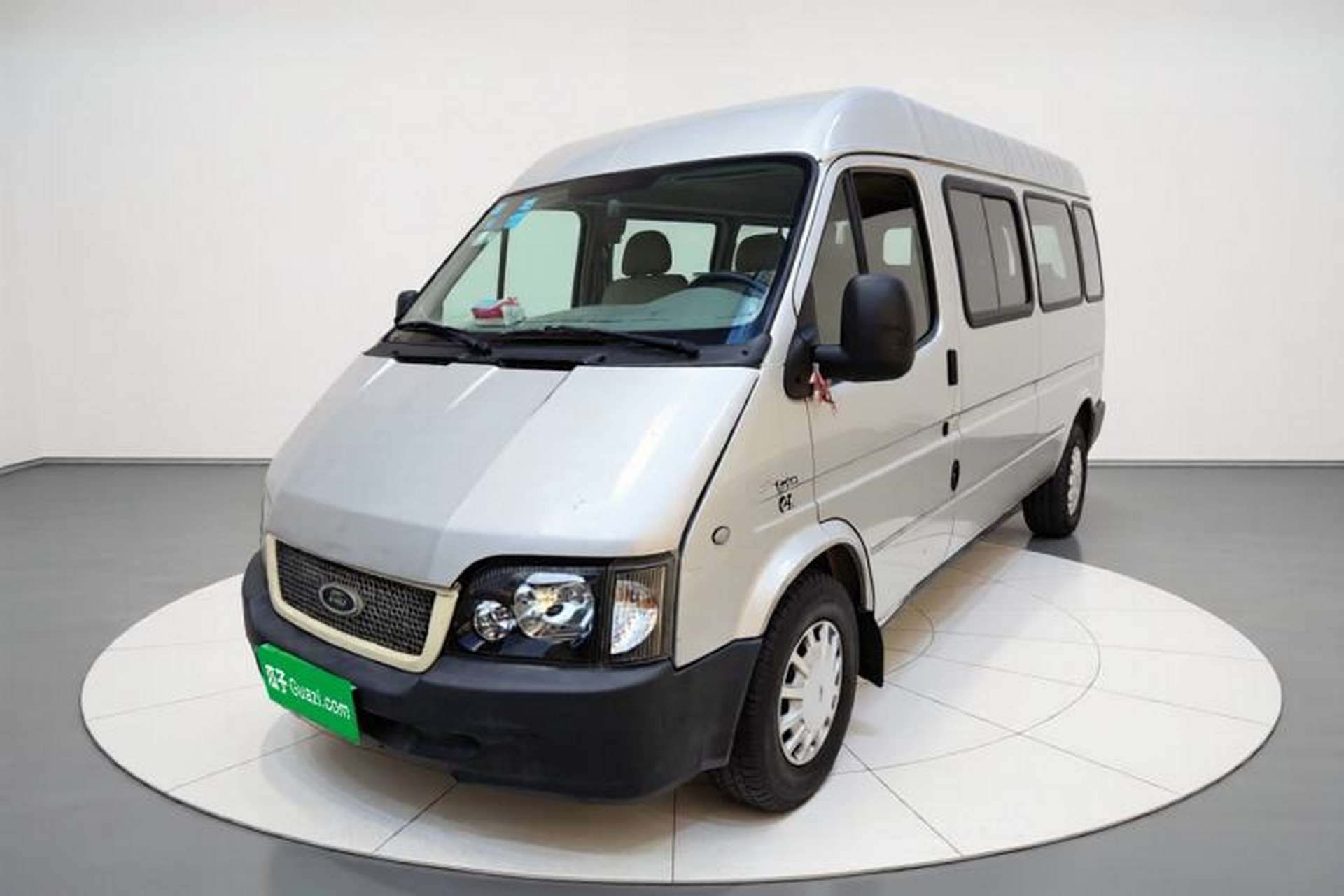 Used Ford Classic Transit 2013 2.8T Refurbished Diesel Ice-White Logistics Vehicle Long Wheelbase Mid-Roof Model JX493ZLQ4 Front Left 45 Deg