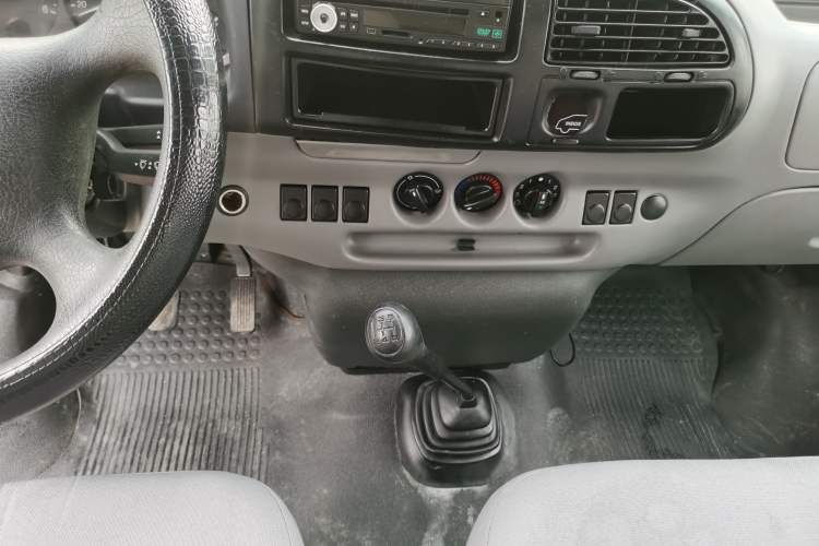 Used Ford Classic Transit 2013 2.8T Refurbished Diesel Ice-White Logistics Vehicle Long Wheelbase Mid-Roof Model JX493ZLQ4 Gear Lever
