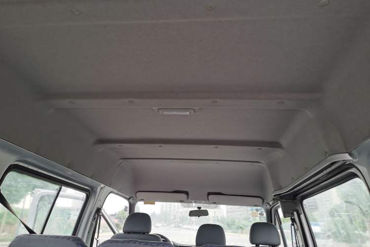 Used Ford Classic Transit 2013 2.8T Refurbished Diesel Ice-White Logistics Vehicle Long Wheelbase Mid-Roof Model JX493ZLQ4 Headliner