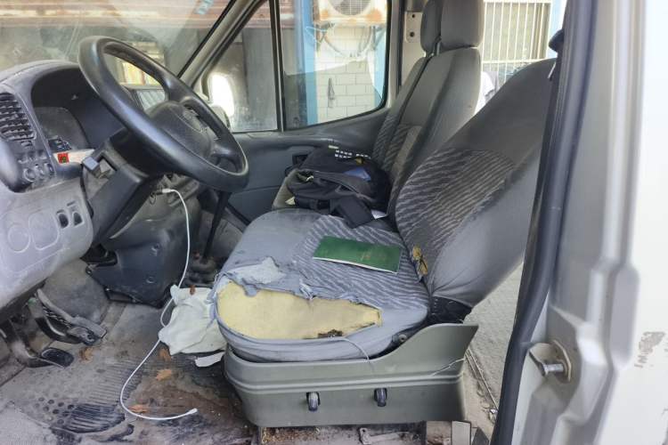 Used Ford Classic Transit 2013 2.8T Diesel Logistics Model with Short Wheelbase and Mid-Roof JX493ZLQ4 Left Front Seat