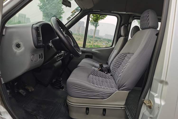 Used Ford Classic Transit 2013 2.8T Refurbished Diesel Ice-White Logistics Vehicle Long Wheelbase Mid-Roof Model JX493ZLQ4 Left Front Seat