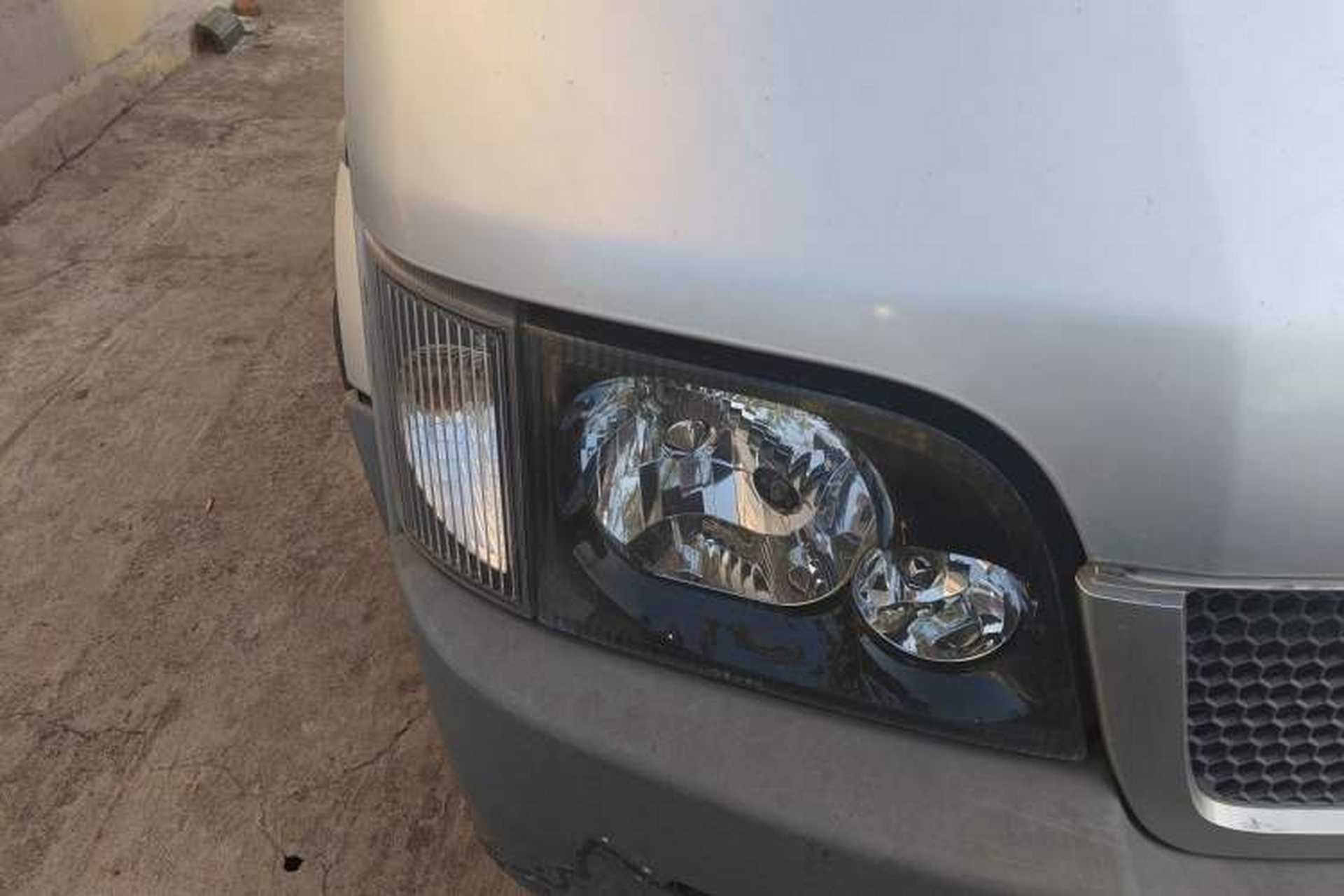 Used Ford Classic Transit 2013 2.8T Diesel Logistics Model with Short Wheelbase and Mid-Roof JX493ZLQ4 Right Front Headlight