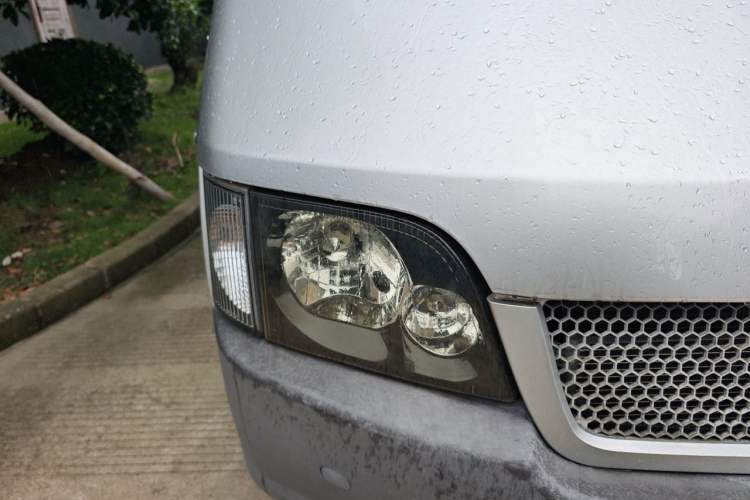 Used Ford Classic Transit 2013 2.8T Diesel Ice White Logistics Vehicle Long Wheelbase Mid-Roof Design – JX493ZLQ4 Right Front Headlight