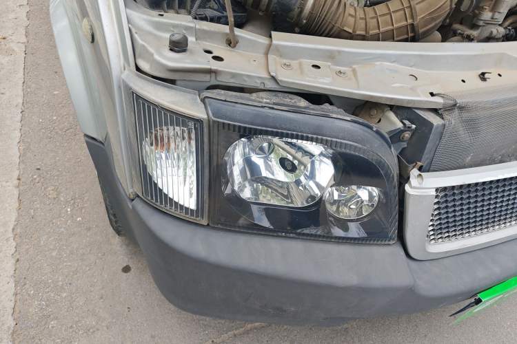 Used Ford Classic Transit 2013 2.8T Facelifted Diesel Van - Short Wheelbase Mid-Roof Model JX493ZLQ4 Right Front Headlight