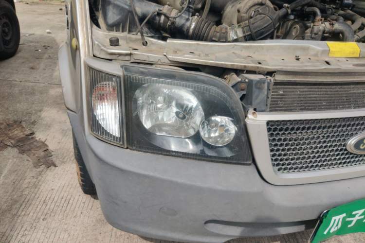 Used Ford Classic Transit 2013 2.8T Diesel Logistics Model with Short Wheelbase and Mid-Roof JX493ZLQ4 Right Front Headlight