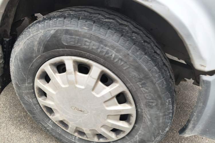 Used Ford Classic Transit 2013 2.8T Diesel Standard Version Short Wheelbase Mid-Roof JX493ZLQ4 Right Front Wheel Hub