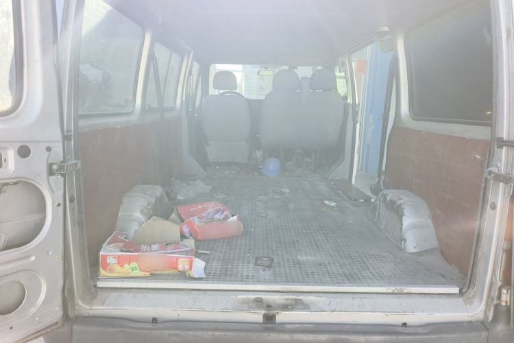 Used Ford Classic Transit 2013 2.8T Diesel Logistics Model with Short Wheelbase and Mid-Roof JX493ZLQ4 Trunk
