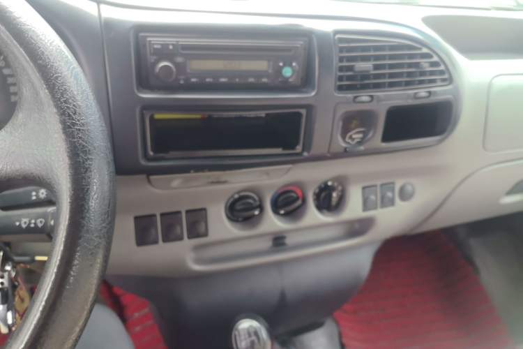 Used Ford Classic Transit 2013 2.8T Diesel Logistics Model with Short Wheelbase and Mid-Roof JX493ZLQ4 Audio And AC Panel