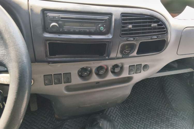 Used Ford Classic Transit 2013 2.8T Revised Diesel Standard Version with Long Wheelbase and High Roof – JX493ZLQ4 Audio And AC Panel