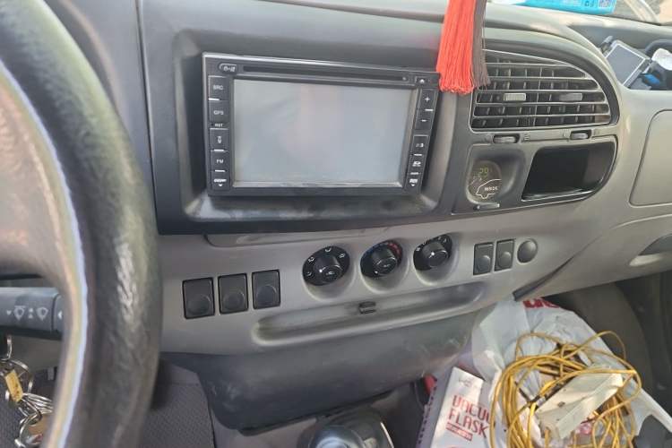 Used Ford Classic Transit 2013 2.8T Diesel Standard Version Short Wheelbase Mid-Roof JX493ZLQ4 Audio And AC Panel