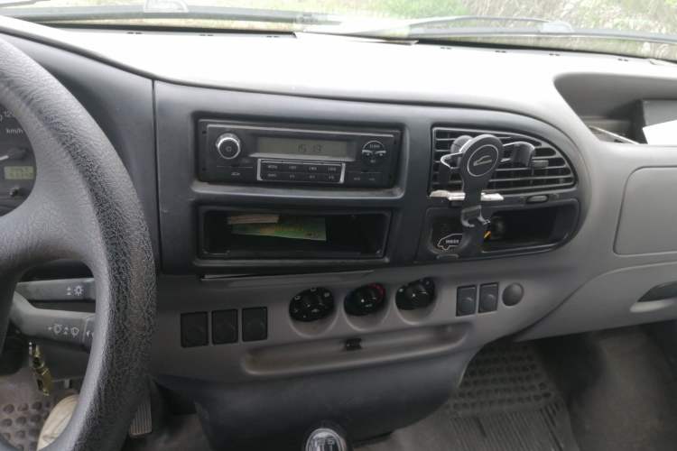 Used Ford Classic Transit 2013 2.8T Diesel Standard Version Short Wheelbase Mid-Roof JX493ZLQ4 Audio And AC Panel