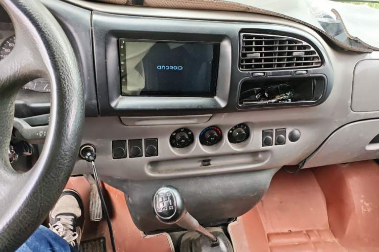 Used Ford Classic Transit 2013 2.8T Diesel Logistics Model with Short Wheelbase and Mid-Roof JX493ZLQ4 Audio And AC Panel