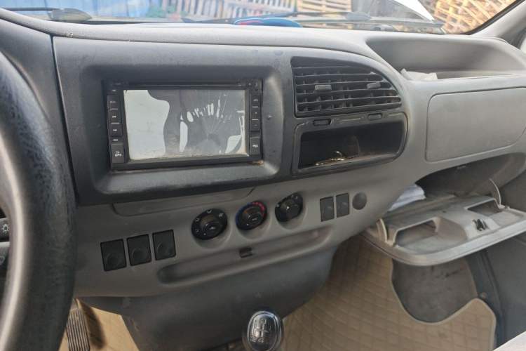 Used Ford Classic Transit 2013 2.8T Diesel Standard Version Short Wheelbase Mid-Roof JX493ZLQ4 Audio And AC Panel