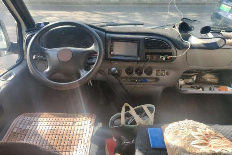Used Ford Classic Transit 2013 2.8T Diesel Logistics Model with Short Wheelbase and Mid-Roof JX493ZLQ4 Center Console
