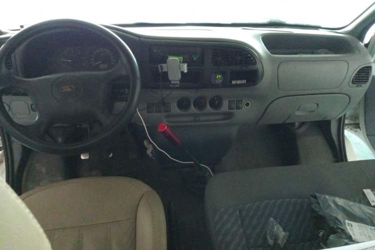 Used Ford Classic Transit 2013 2.8T Facelifted Diesel Van - Short Wheelbase Mid-Roof Model JX493ZLQ4 Center Console