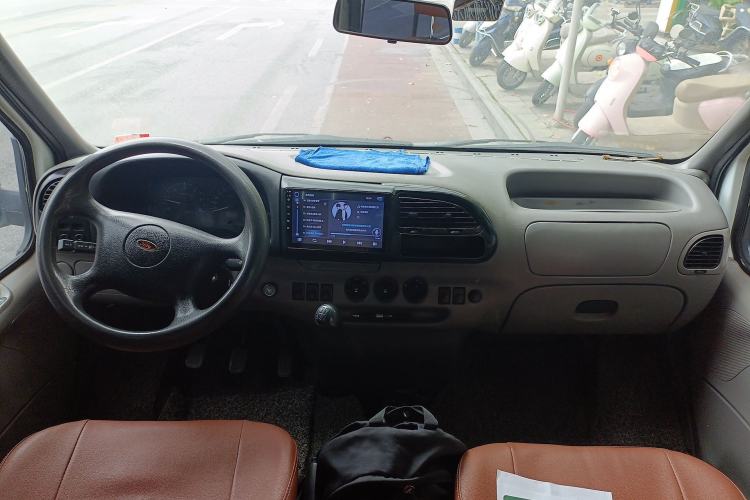 Used Ford Classic Transit 2013 2.8T Diesel Standard Version Short Wheelbase Mid-Roof JX493ZLQ4 Center Console