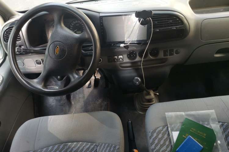Used Ford Classic Transit 2013 2.8T Diesel Logistics Model with Short Wheelbase and Mid-Roof JX493ZLQ4 Center Console