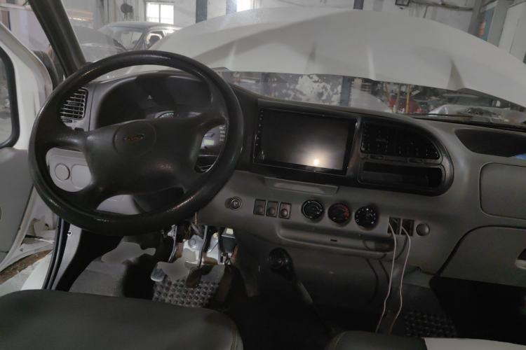 Used Ford Classic Transit 2013 2.8T Diesel Standard Version Long Wheelbase Mid-Roof JX493ZLQ4 Center Console