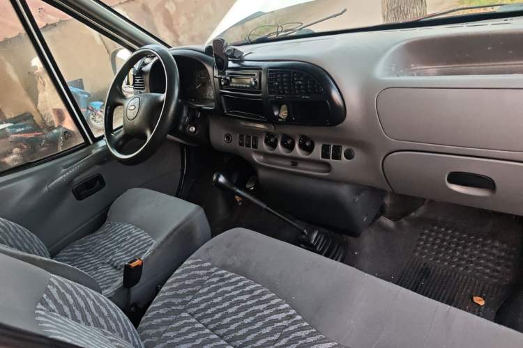 Used Ford Classic Transit 2013 2.8T Facelifted Diesel Van - Short Wheelbase Mid-Roof Model JX493ZLQ4 Center Console