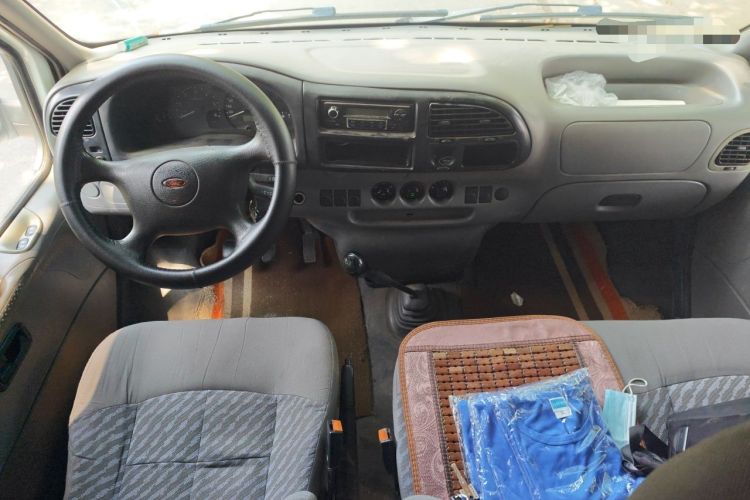 Used Ford Classic Transit 2013 2.8T Diesel Logistics Model with Short Wheelbase and Mid-Roof JX493ZLQ4 Center Console