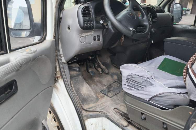 Used Ford Classic Transit 2013 2.8T Diesel Logistics Model with Short Wheelbase and Mid-Roof JX493ZLQ4 Driver Seat