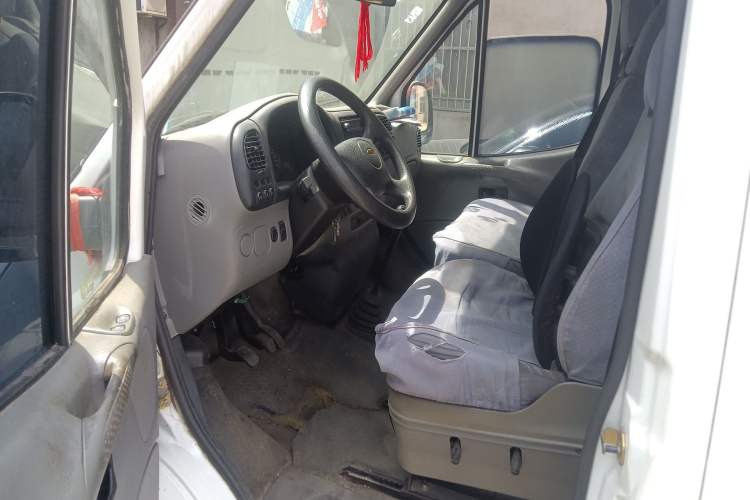 Used Ford Classic Transit 2013 2.8T Facelifted Diesel Van - Short Wheelbase Mid-Roof Model JX493ZLQ4 Driver Seat