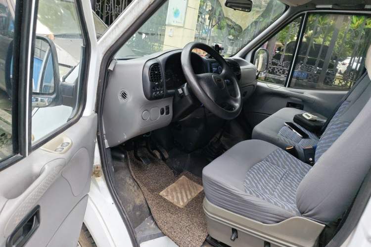 Used Ford Classic Transit 2013 2.8T Diesel Logistics Model with Short Wheelbase and Mid-Roof JX493ZLQ4 Driver Seat