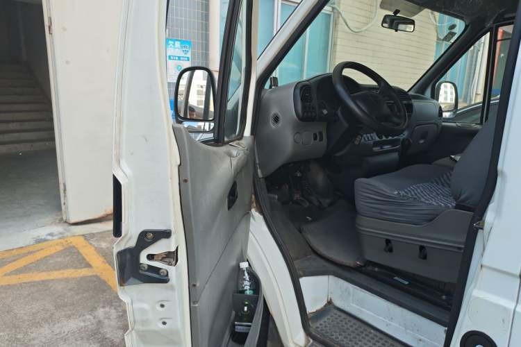 Used Ford Classic Transit 2013 2.8T Facelifted Diesel Van - Short Wheelbase Mid-Roof Model JX493ZLQ4 Driver Seat