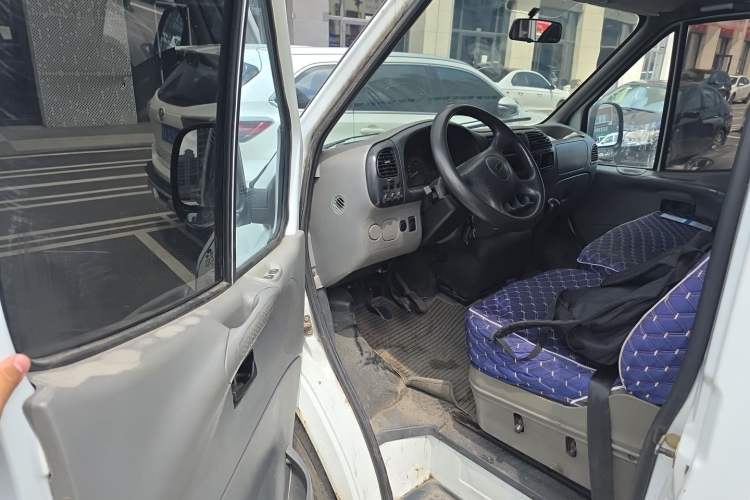 Used Ford Classic Transit 2013 2.8T Diesel Logistics Model with Short Wheelbase and Mid-Roof JX493ZLQ4 Driver Seat
