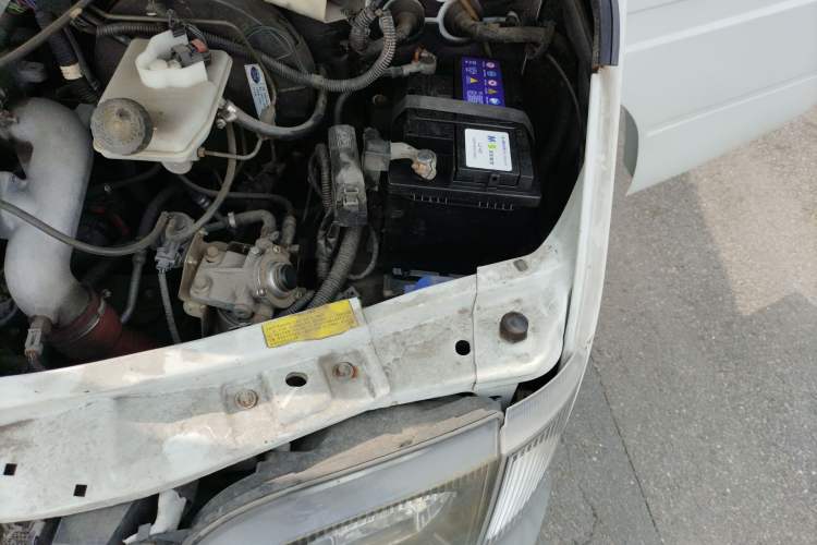 Used Ford Classic Transit 2013 2.8T Diesel Logistics Model with Short Wheelbase and Mid-Roof JX493ZLQ4 Engine Bay Left