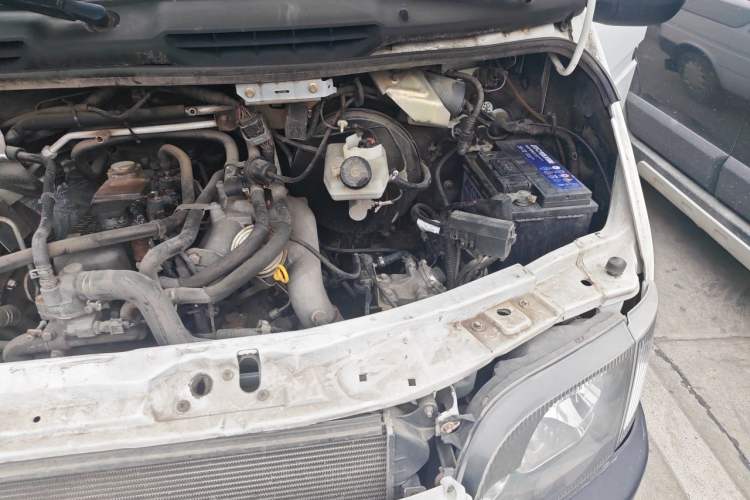 Used Ford Classic Transit 2013 2.8T Diesel Logistics Model with Short Wheelbase and Mid-Roof JX493ZLQ4 Engine Bay Left