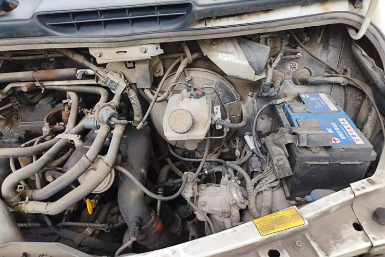 Used Ford Classic Transit 2013 2.8T Refurbished Diesel Ice-White Logistics Vehicle Long Wheelbase Mid-Roof Model JX493ZLQ4 Engine Bay Left