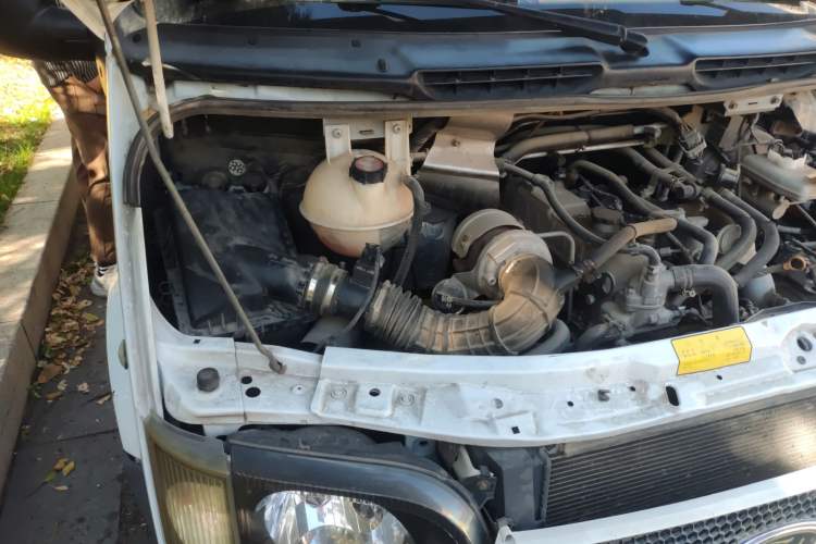 Used Ford Classic Transit 2013 2.8T Diesel Logistics Model with Short Wheelbase and Mid-Roof JX493ZLQ4 Engine Bay Right