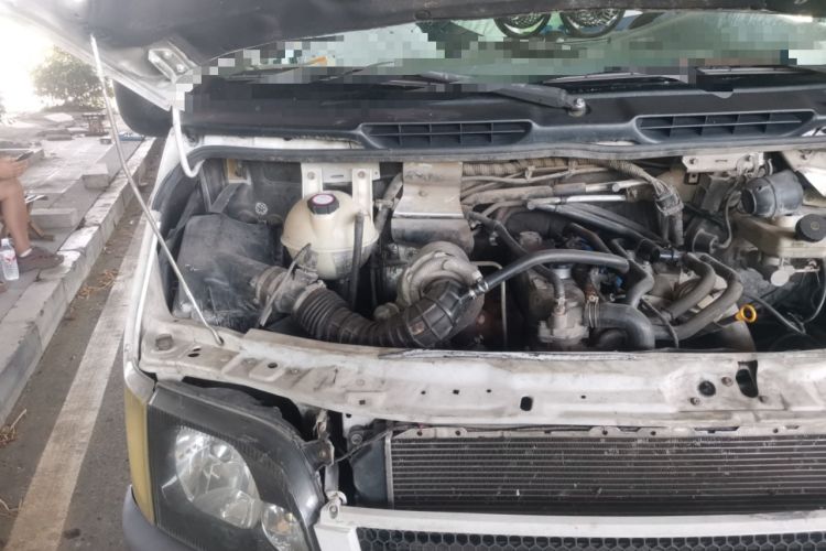 Used Ford Classic Transit 2013 2.8T Diesel Logistics Model with Short Wheelbase and Mid-Roof JX493ZLQ4 Engine Bay Right