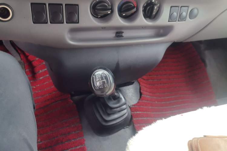 Used Ford Classic Transit 2013 2.8T Diesel Logistics Model with Short Wheelbase and Mid-Roof JX493ZLQ4 Gear Lever