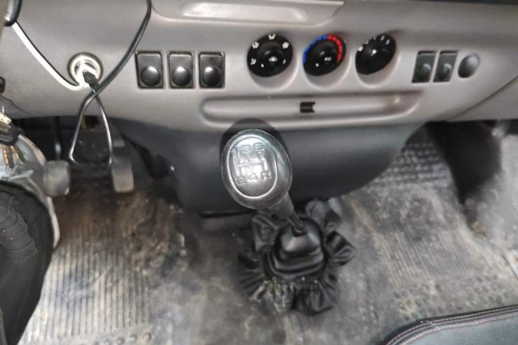 Used Ford Classic Transit 2013 2.8T Facelifted Diesel Van - Short Wheelbase Mid-Roof Model JX493ZLQ4 Gear Lever