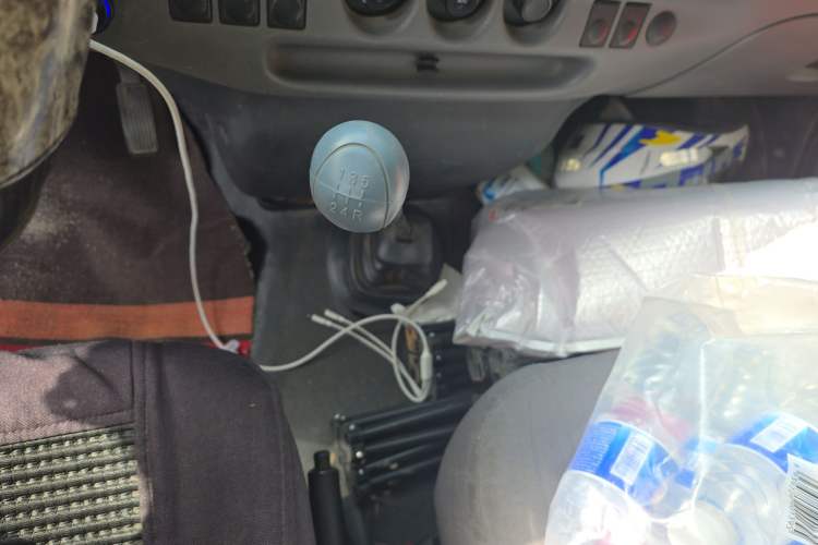 Used Ford Classic Transit 2013 2.8T Diesel Logistics Model with Short Wheelbase and Mid-Roof JX493ZLQ4 Gear Lever