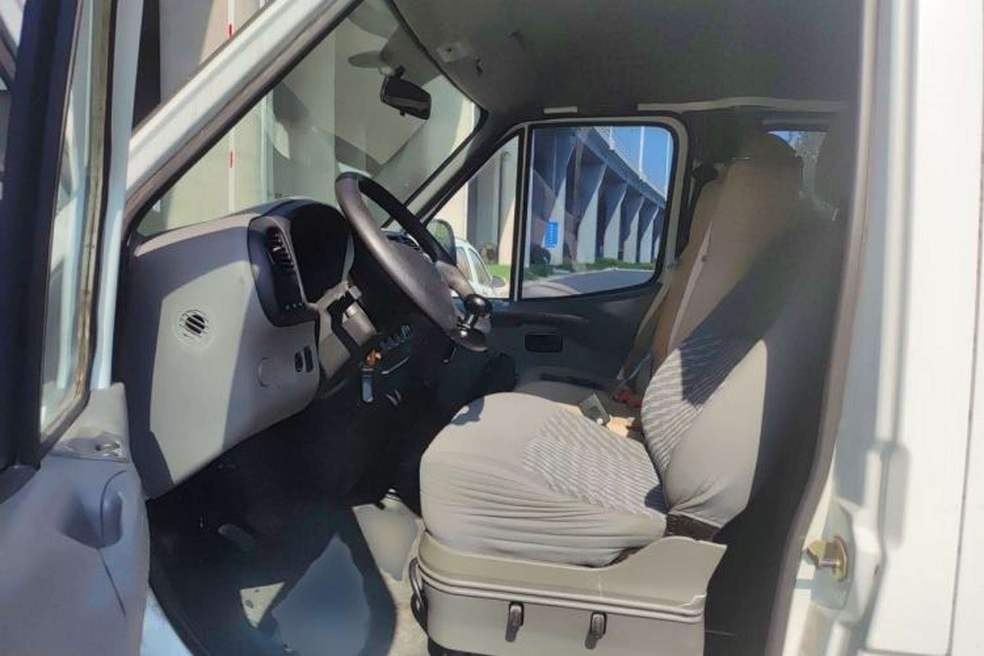 Used Ford Classic Transit 2013 2.8T Diesel Logistics Model with Short Wheelbase and Mid-Roof JX493ZLQ4 Left Front Seat