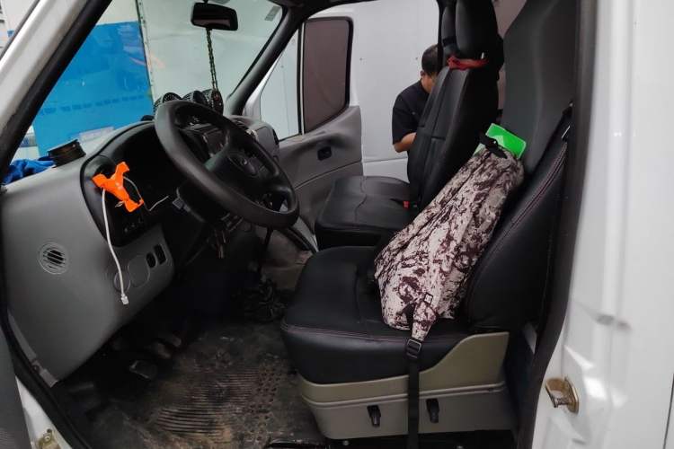 Used Ford Classic Transit 2013 2.8T Facelifted Diesel Van - Short Wheelbase Mid-Roof Model JX493ZLQ4 Left Front Seat