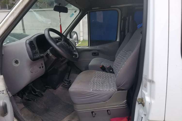 Used Ford Classic Transit 2013 2.8T Diesel Ice White Logistics Vehicle Long Wheelbase Mid-Roof Design – JX493ZLQ4 Left Front Seat