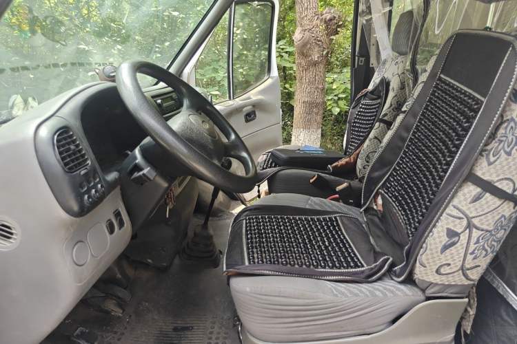 Used Ford Classic Transit 2013 2.8T Refurbished Diesel Ice-White Logistics Vehicle Long Wheelbase Mid-Roof Model JX493ZLQ4 Left Front Seat