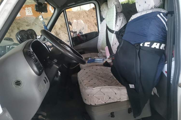 Used Ford Classic Transit 2013 2.8T Diesel Logistics Model with Short Wheelbase and Mid-Roof JX493ZLQ4 Left Front Seat