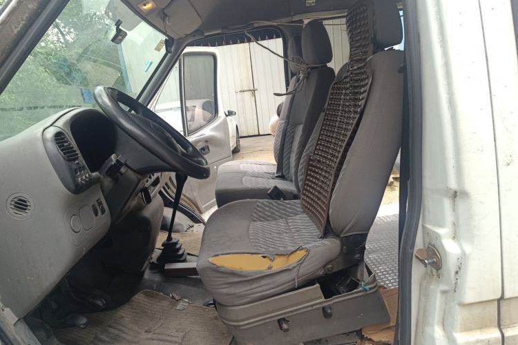 Used Ford Classic Transit 2013 2.8T Refurbished Diesel Ice-White Logistics Vehicle Long Wheelbase Mid-Roof Model JX493ZLQ4 Left Front Seat