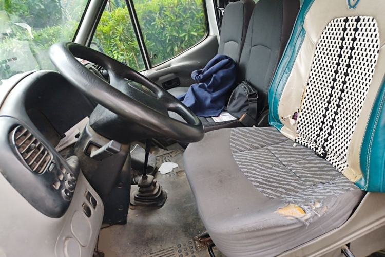 Used Ford Classic Transit 2013 2.8T Refurbished Diesel Ice-White Logistics Vehicle Long Wheelbase Mid-Roof Model JX493ZLQ4 Left Front Seat