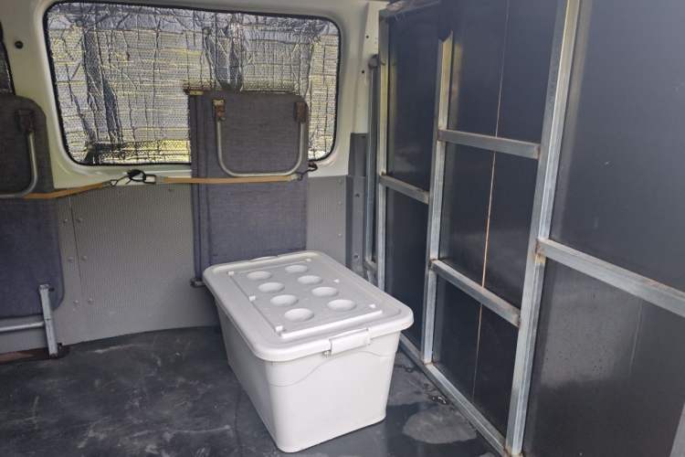 Used Ford Classic Transit 2013 2.8T Refurbished Diesel Ice-White Logistics Vehicle Long Wheelbase Mid-Roof Model JX493ZLQ4 Left Rear Seat